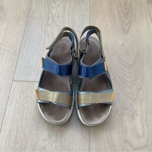 ODYSSEY SLINGBACK SANDAL IN STERLING/ GRAY/ MARIGOLD 41